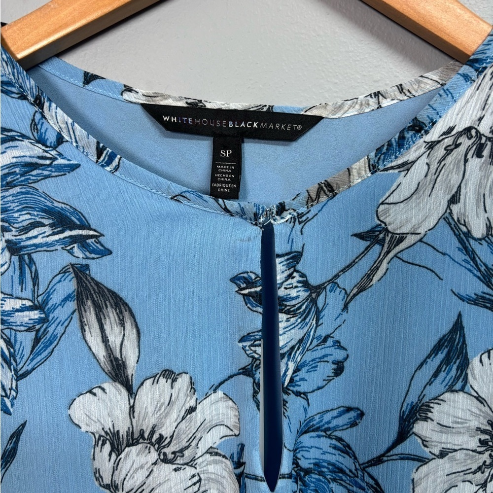 White House Black Market Blue Floral Blouse - Picture 4 of 5